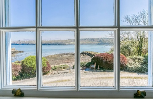 Llanfairpwllgwyngyll Cottage | Min y Mor Menai - sleeps 8 guests in 4 bedrooms