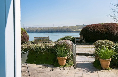 Llanfairpwllgwyngyll Cottage | Min y Mor Menai - sleeps 8 guests in 4 bedrooms
