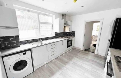 Harlesden Apartment | Minet Gardens RM 1