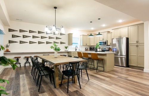 Hollister House | Mini Camp | Hot tub, Pool table, Dog-friendly, Indoor pool