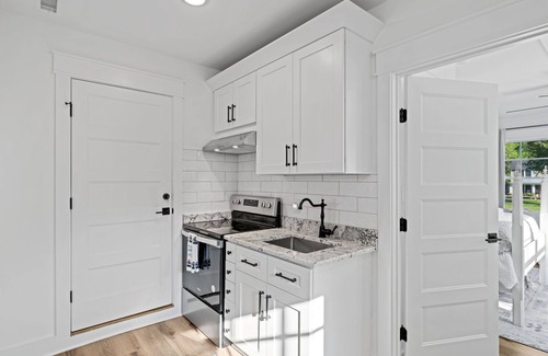 Wilmington Apartment | "Mini Farm House" just 3.8 miles to Wrightsville Beach!