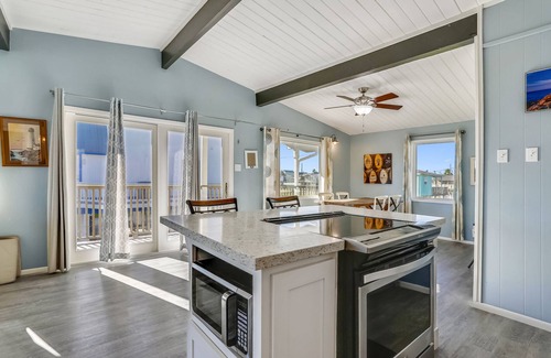 Galveston House | Mini Gem | Pet Friendly, Quaint Home!