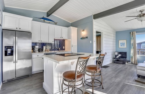 Galveston House | Mini Gem | Pet Friendly, Quaint Home!