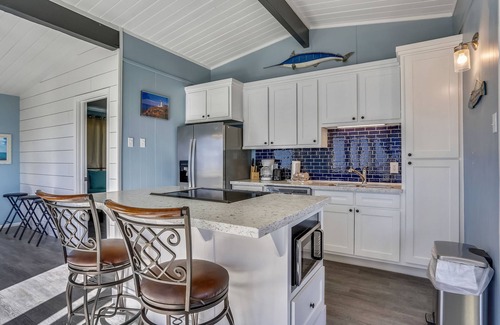 Galveston House | Mini Gem | Pet Friendly, Quaint Home!
