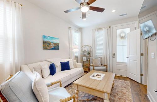 North Charleston House | Mini Manor off Meeting