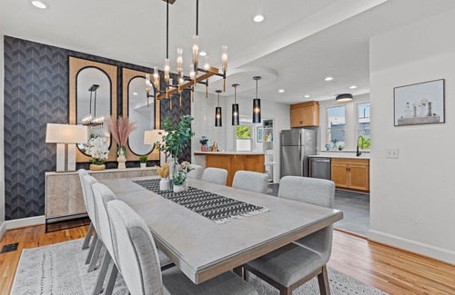 Midtown - Westport House | Mini Midtown Martini - Hot Tub + King Bed(s)