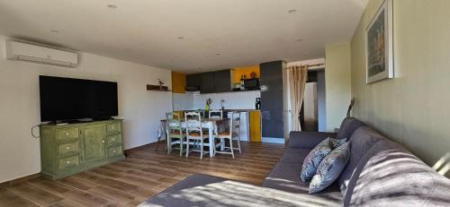 Vetricella Villa | Mini villa T3 climatisée, vue mer, cosy & moderne
