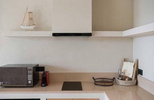 Daratsos Hotel | Minimal Hideaway with Jacuzzi