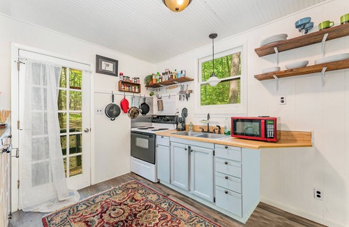 Bynum Cottage | Minimalist Cabin in the wood mins drive to lake