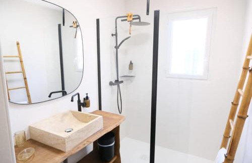 Saint-Lo House | Minimaliste Oasis - Golf & Spa