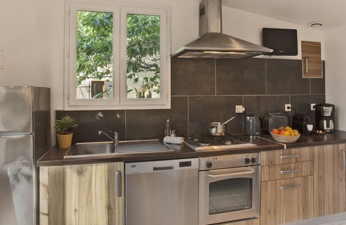 Calvi Villa | minivilla lilas indépendante à Calvi avec jardin et piscine, jardin et bbq