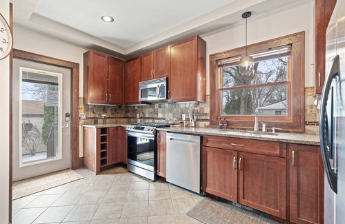 Edina House | MINNeSTAY* Fulton Lodge | Close to the Lakes!