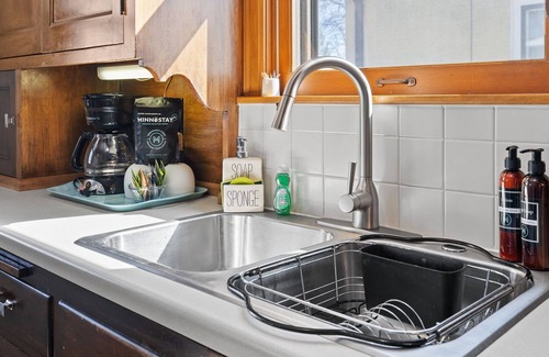Hale House | MINNeSTAY* Nokomis Haven Pet Friendly | Cozy