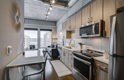Warehouse District Apartment | MINNeSTAY* Sable 602 North Loop |