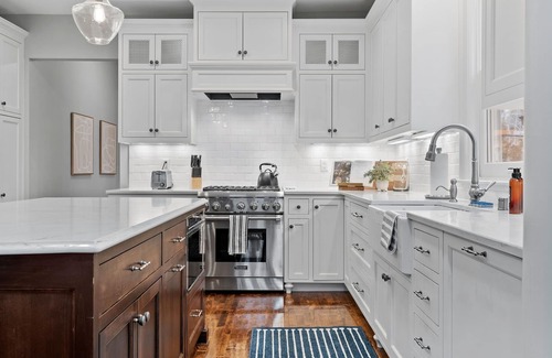 Kenwood House | MINNeSTAY* Sapphire Estate | Luxury | Cedar Lake