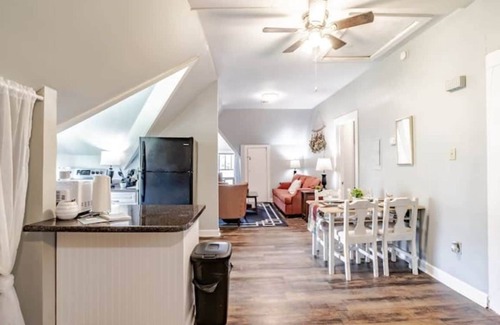 Mobile Apartment | Mins from Downtown & Dining - Dauphin Darling 3