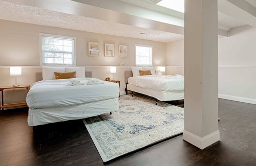 Irmo House | Mins from Downtown, I-90 Access-Sweetthorne Solace