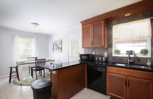 Forest Park House | Mins to 5-Points/Outdoor Awning-Highland Hideaway