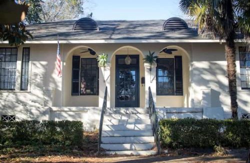 Montgomery House | Mins to ASU & Downtown- Foxy on Felder