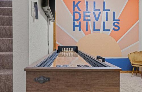 Colington House | Mins to Beach Hot Tub Projector Shuffleboard
