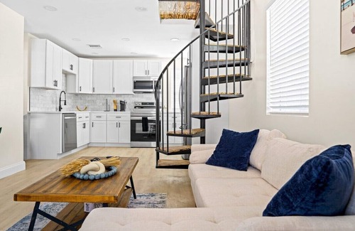 Delray Beach House | Mins to Beach! Recently remodeled! Putting Green!