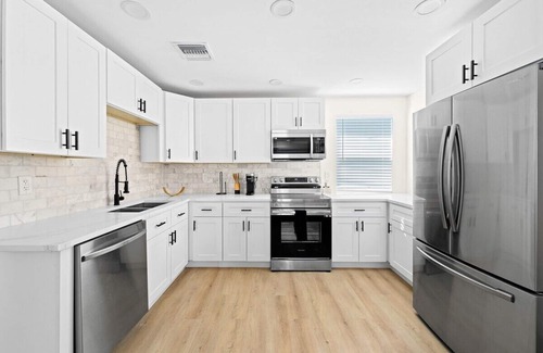 Delray Beach House | Mins to Beach! Recently remodeled! Putting Green!