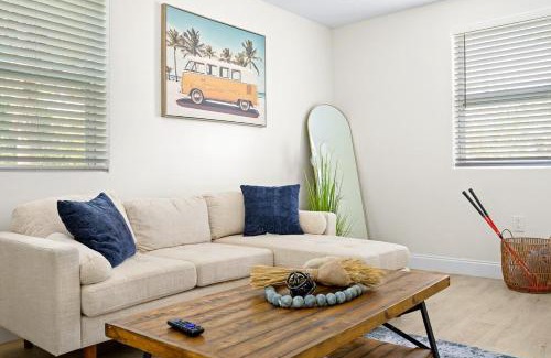 Briny Breezes House | Mins to Beach Recently remodeled Putting Green