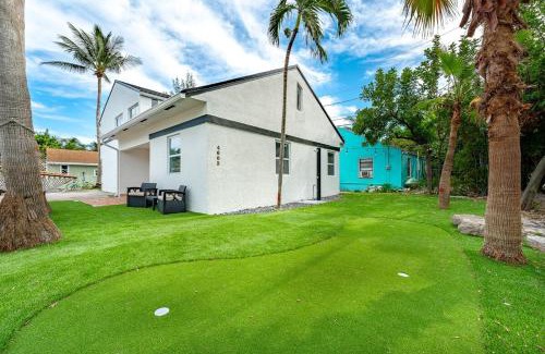 Briny Breezes House | Mins to Beach Recently remodeled Putting Green