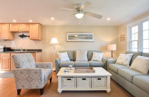 Dennis Port House | Mins to Beach & Town Great Outdoor Space