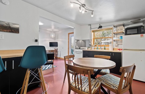 Santa Rita Park House | Mins to Downtown! Cafè Casita