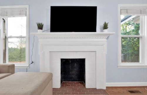 Terry Sanford House | Mins to Downtown & Ft Bragg Crafty in Haymount