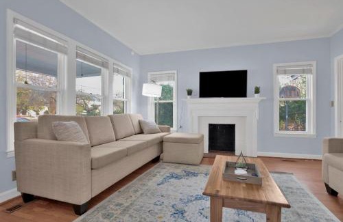 Terry Sanford House | Mins to Downtown & Ft Bragg Crafty in Haymount