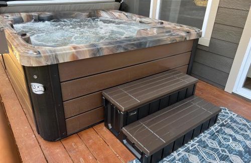Chalet Village North Ski Chalet | Mins to Gburg Sleeps 8 Hot Tub Arcade Area Pool