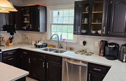 Fredericksburg Apartment | Mins To Hospitals Pool Table BBQ Grill no hottub