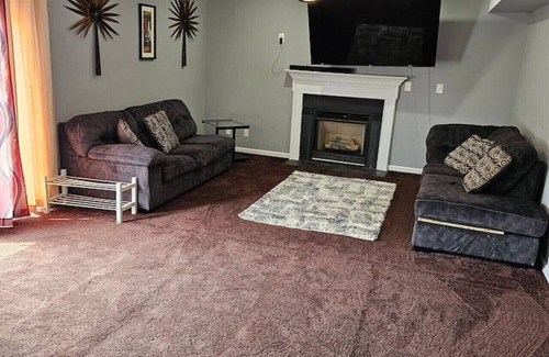 Fredericksburg Apartment | Mins To Hospitals Pool Table BBQ Grill no hottub
