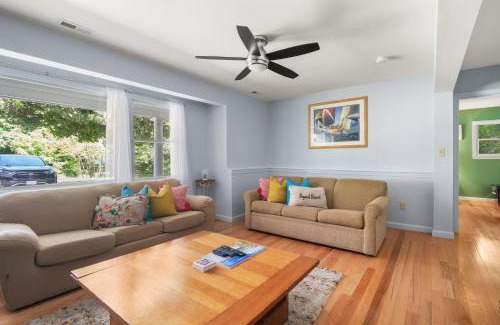 East Orleans House | Mins to Nauset Beach & Walkable to Town