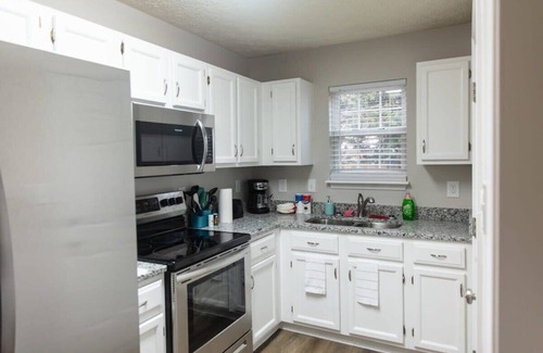 Wayne House | Mins to Park, River, Downtown! Chapel Hill Charmer