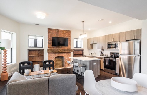 Brush Park Apartment | Mint House Detroit - Brush Park