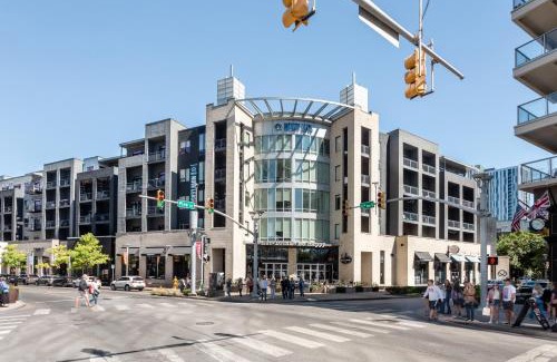 The Gulch Apartment | Mint House Nashville - The Gulch - 11th Ave S