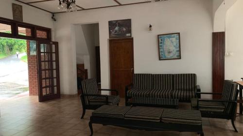 Kandy Hotel | Minthula Hotel & Restaurant