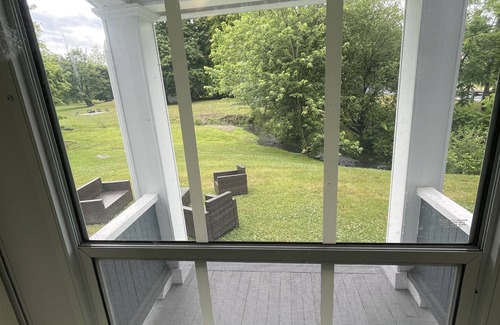 Saylorsburg House | Minutes away from 2 of the best wineries in the Poconos, Hiking trails & Fishing