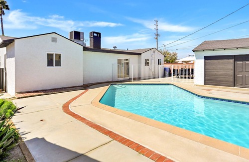 North Hollywood House | Minutes away from Universal Studios Hollywood with a huge pool