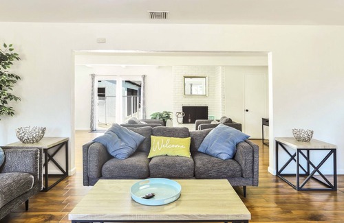 North Hollywood House | Minutes away from Universal Studios Hollywood with a huge pool