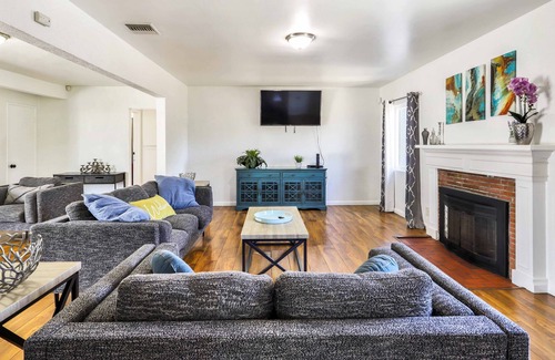 North Hollywood House | Minutes away from Universal Studios Hollywood with a huge pool