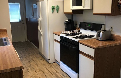 Pooler House | Minutes from Airport & Gulfstream
