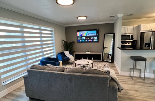 Pembroke Park House | Minutes from beaches, airports & stadium.