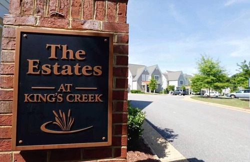 Lackey Condo | Minutes from Bush Gardens "Old Country", Water Country, Great Wolf Lodge