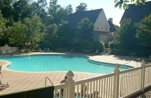 Lackey Condo | Minutes from Bush Gardens and Colonial Williamsburg, great amenities and space!