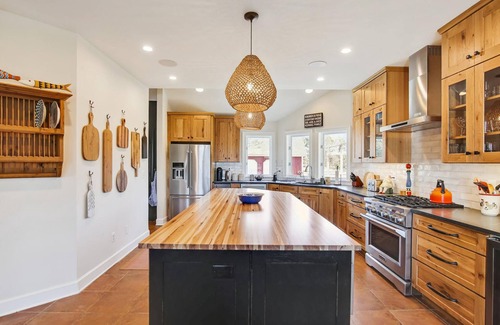 St. Michaels House | Minutes from Downtown St. Michaels | Pool | Kayaks | 350 Ft of Shoreline | Luxur