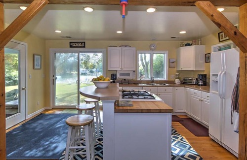 St. Michaels House | Minutes from Downtown St. Michaels | Private Dock | Kayaks Bikes | Pet Friendly